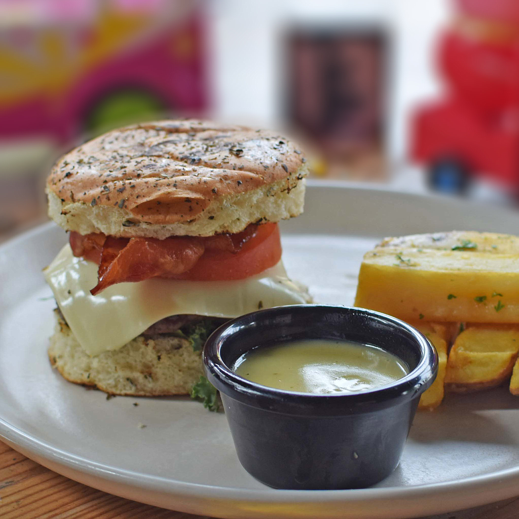 MINI HAMBURGUESA (MENÚ INFANTIL)