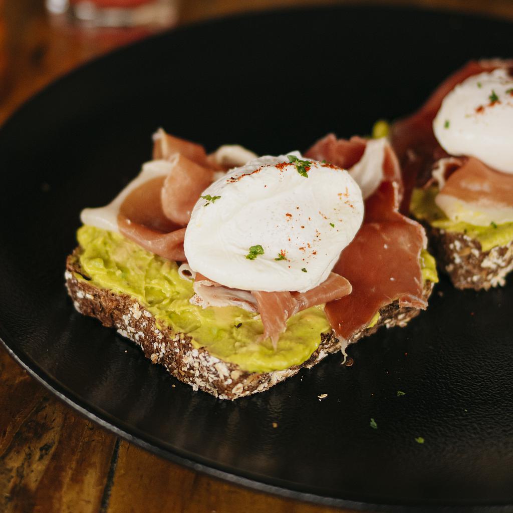 AVOCADO TOAST JAMÓN SERRANO
